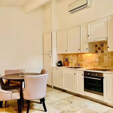Charmante Im Historischen Zentrum By Interhome Apartamento Saint-Tropez